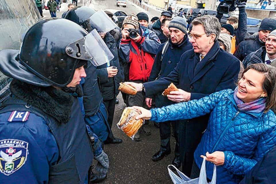 Click to enlarge riot police
