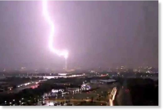 lightning striking the Washington Monument