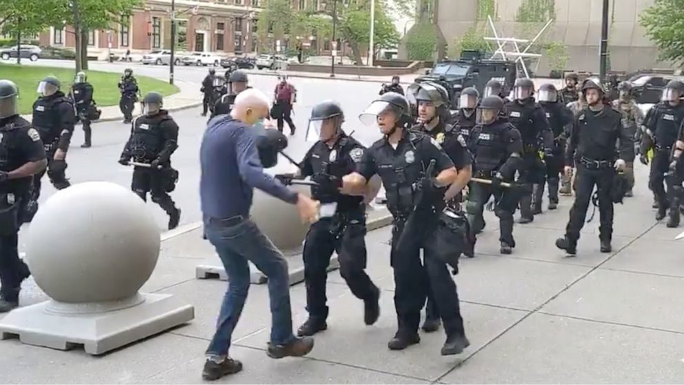Click to enlarge buffalo cops