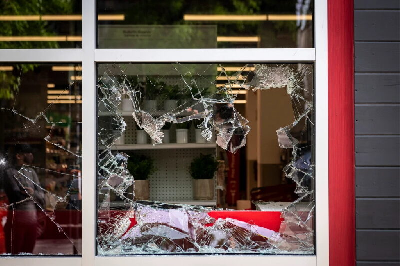 Click to enlarge shops broken restaurant