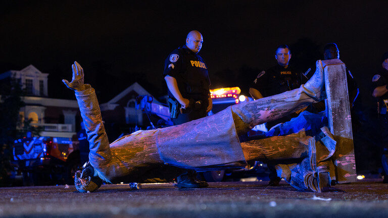 Click to enlarge statue toppled