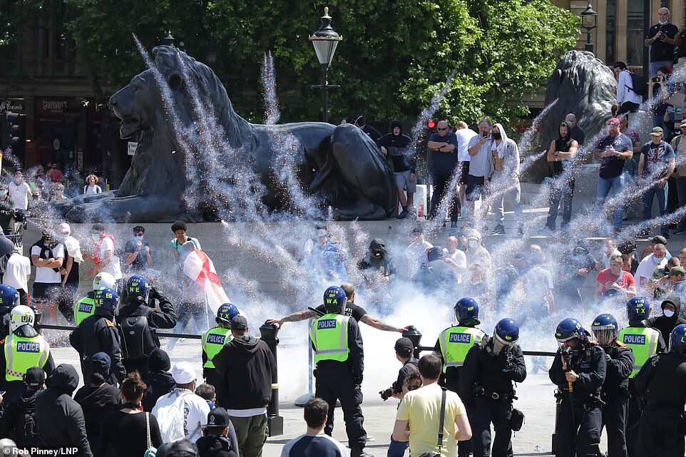 Click to enlarge BLM and pro-statue protests London Jun 2020