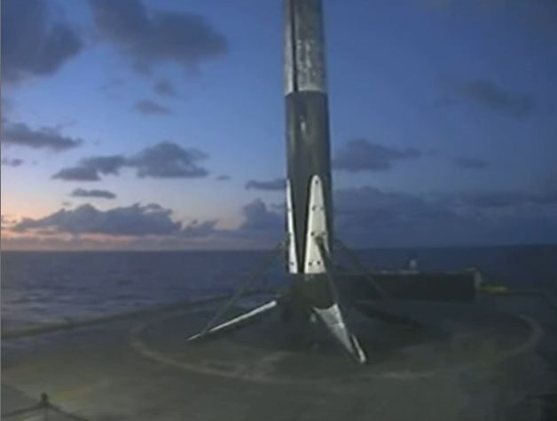 Click to enlarge SpaceX Falcon 9 rocket landing