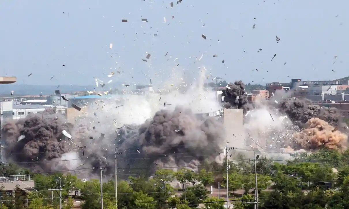 Click to enlarge korea explosion border