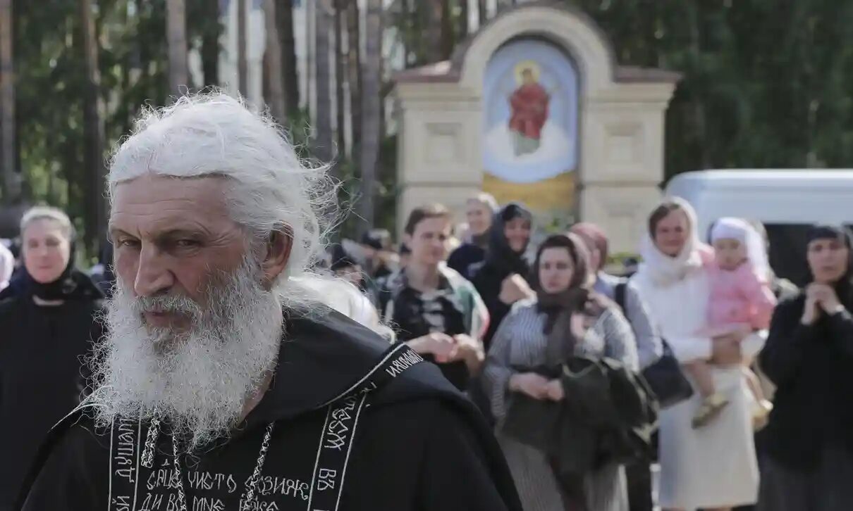 Click to enlarge sergius romanov priest covid-19 russia