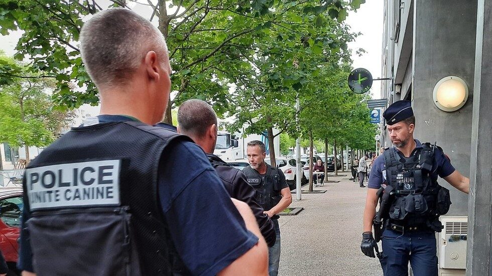 Click to enlarge dijon police
