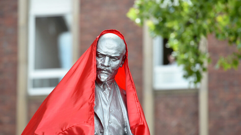 Vladimir Lenin statue