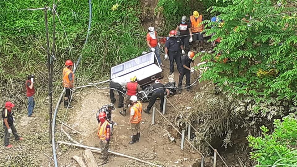 The bodies of the miners were removed by the rescuers in black bags to deliver them to their relatives and give them a Christian burial