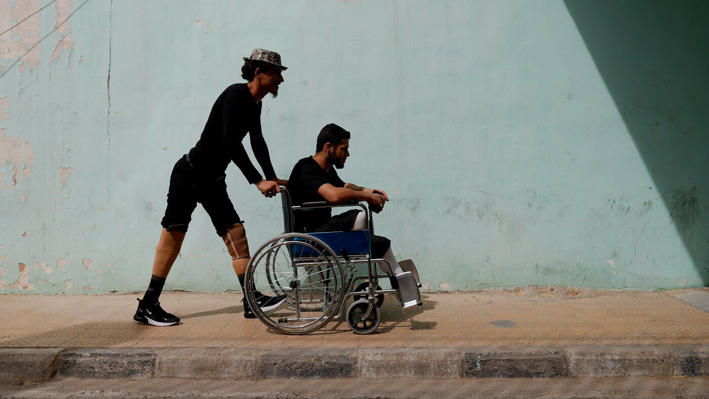 Click to enlarge Syrian soldier helps comrade