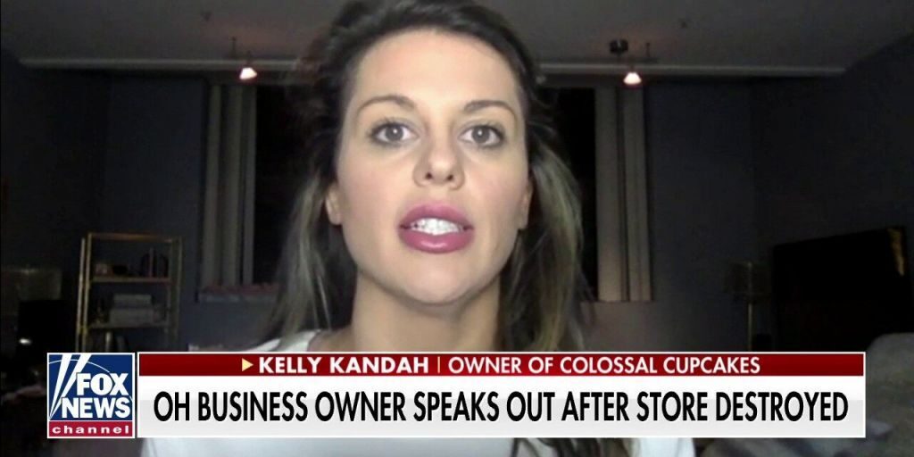 Kelly Kandah, colossal cupcakes