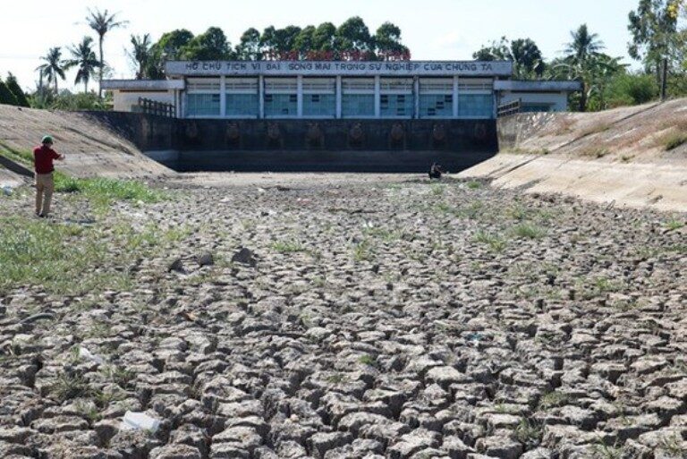 A pumping station in Tien Giang Province is dried up because of severe drought and saltwater intrusion in the dry season of 2019-2020