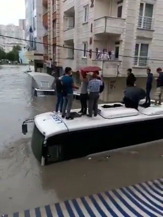 Click to enlarge Citizens stranded on a bus in Istanbul's Esenyurt, June 23, 2020.