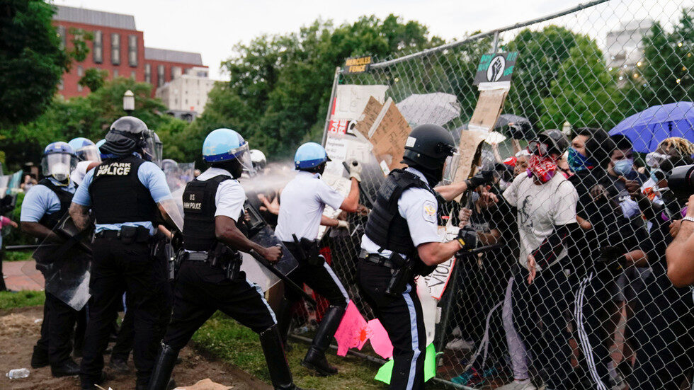 Click to enlarge Police officers clash with protesters