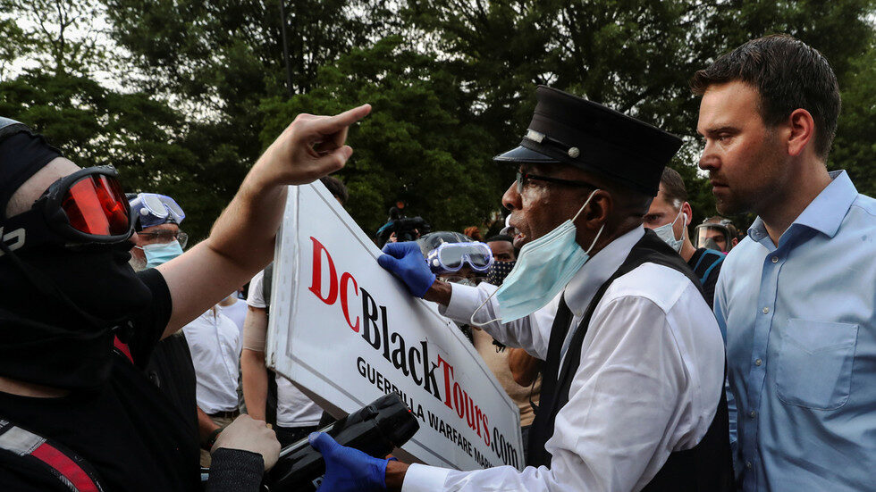 Click to enlarge posobiec Lincoln Park protesters