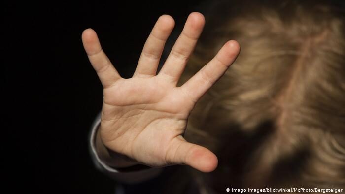 Click to enlarge hand stop child