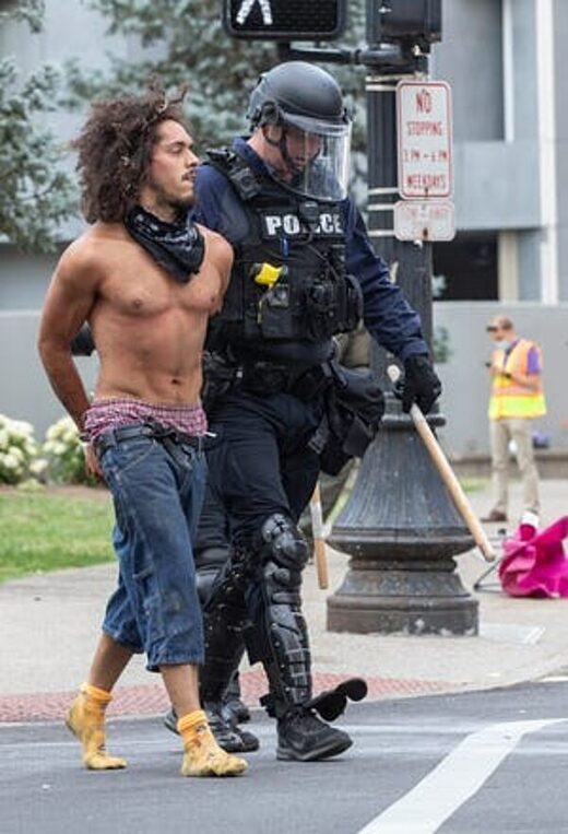 Click to enlarge suspect shooting journalist kentucky BLM protest