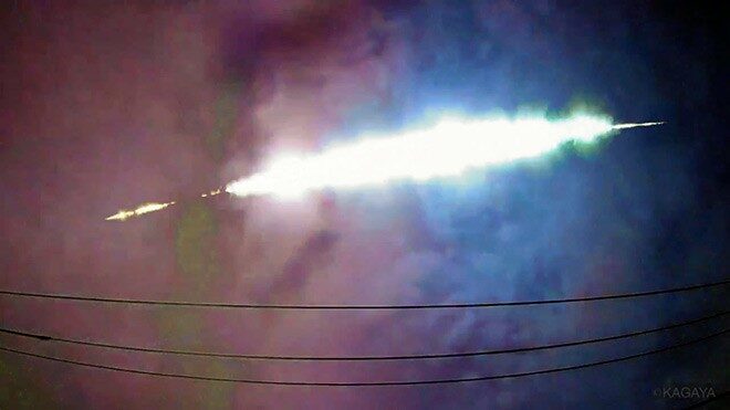 A huge fireball crosses the sky above the Kanto region at around 2:32 a.m. on July 2. (Captured from a video taken by Kagaya)