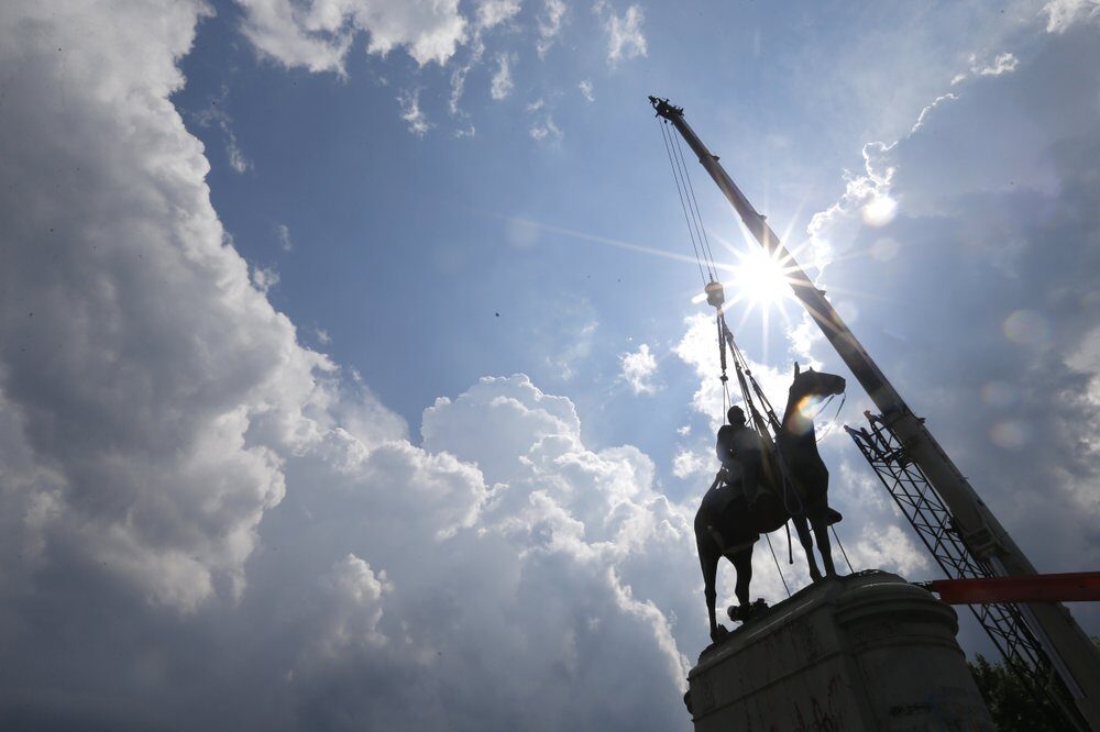 Click to enlarge Stonewall Jackson statue removed