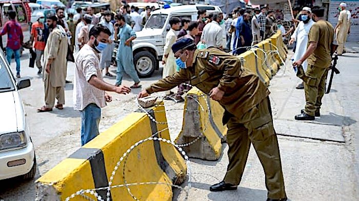 Click to enlarge Barbed wire baracade