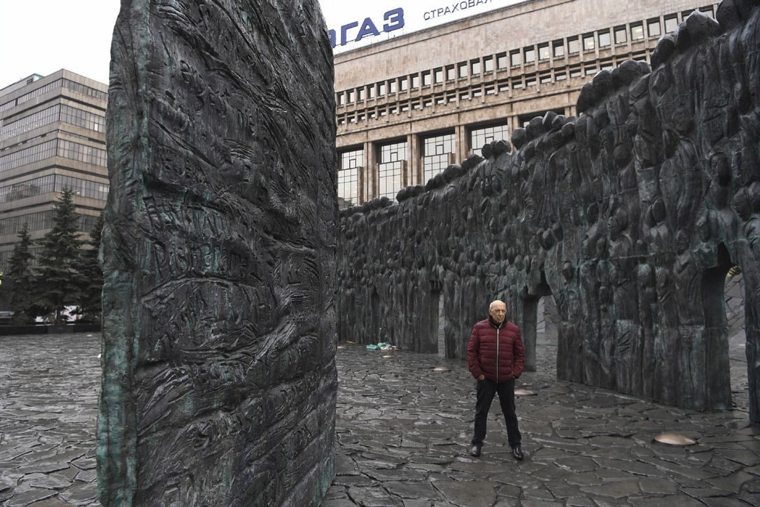 Click to enlarge WAll of Sorrow Russia stalin victimes