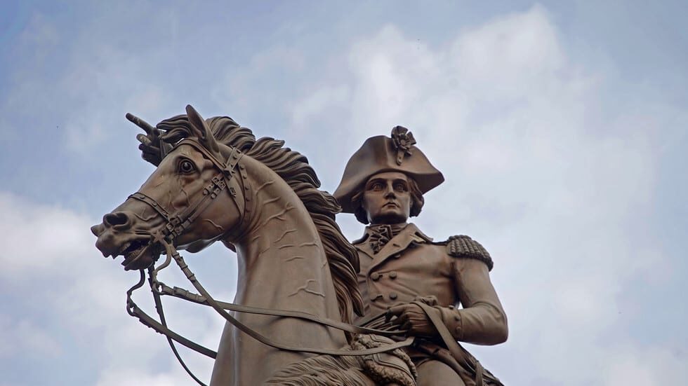 Click to enlarge George Washington statue