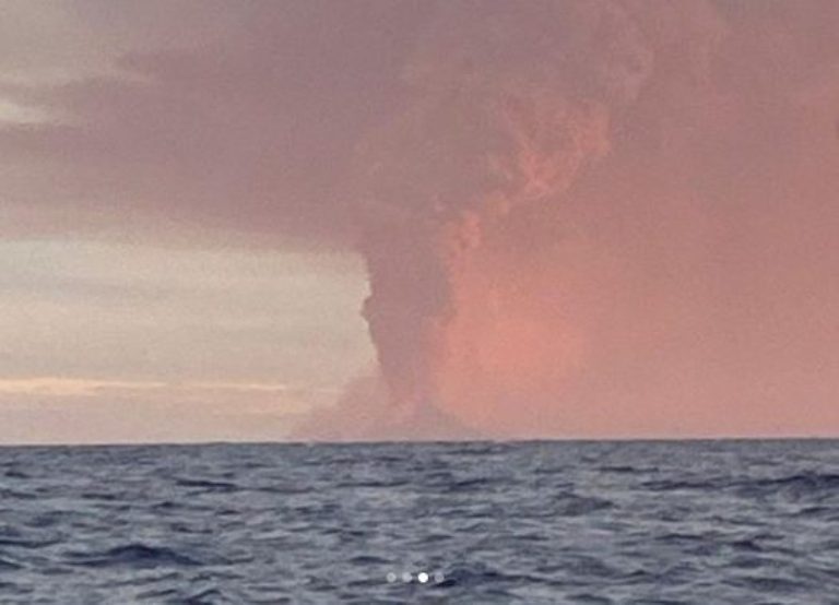 Nishino-shima volcano