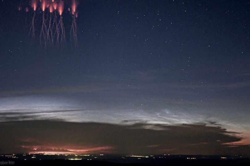 Click to enlarge Red sprites over France