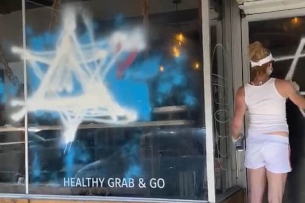 Click to enlarge JDL vandalize palestinian store