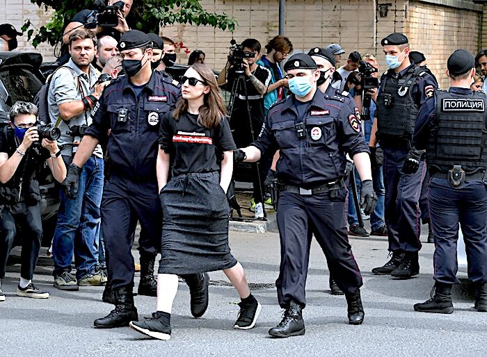 Click to enlarge police arrest woman