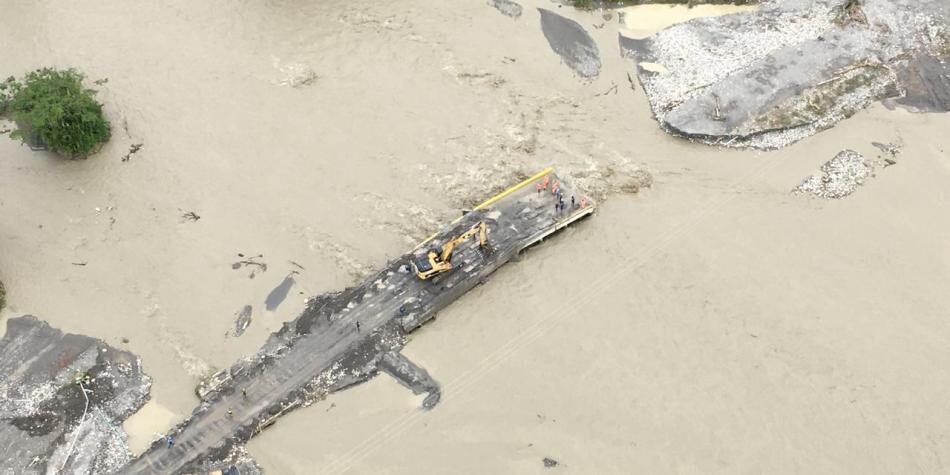 Bridges were destroyed by floods in Meta