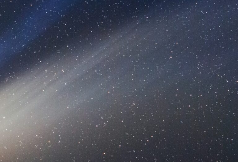 Click to enlarge Comet NEOWISE dusty striae