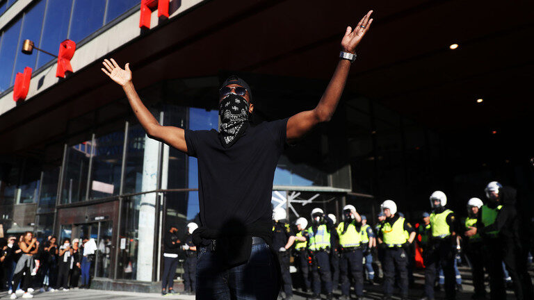 Click to enlarge sweden protester
