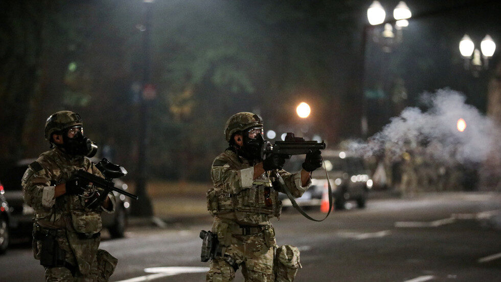 Click to enlarge federal agents riot control portland antifa