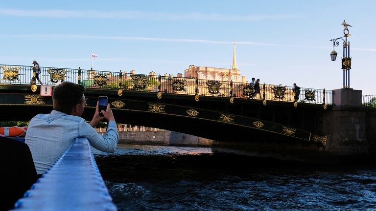 Click to enlarge tourist