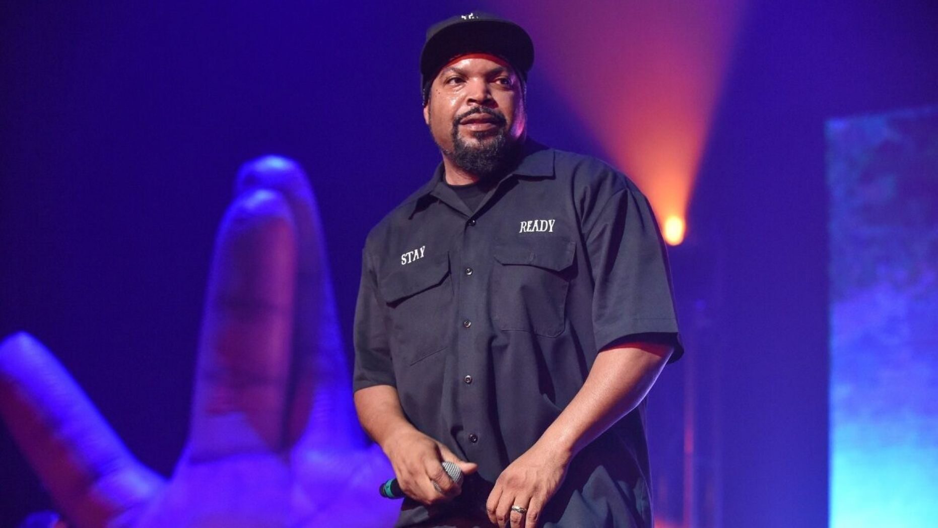 Click to enlarge ice cube stage show