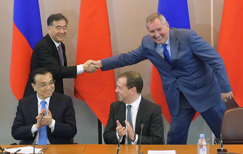 Russian-Chinese talks at Constantine Palace in 2016.