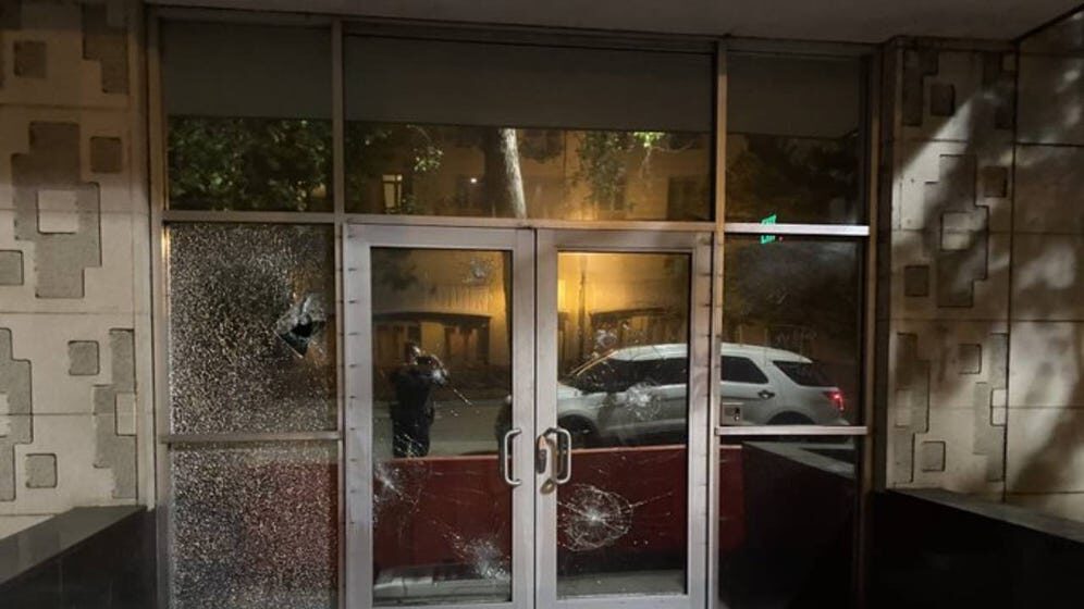 oakland police station vandalized