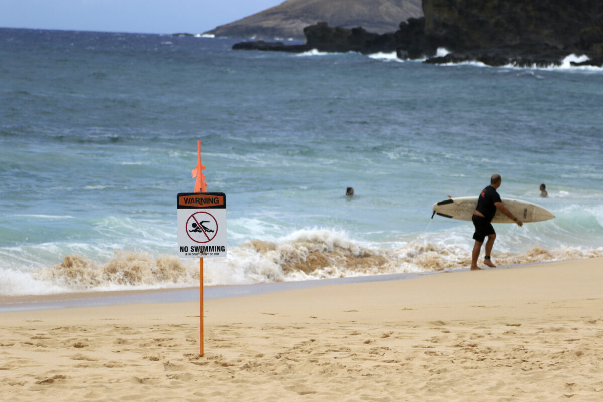 hurricane douglas hawaii rough sea surfer