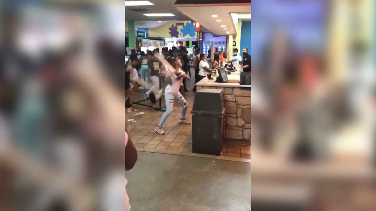 Police called as unruly mob of 300+ youths rampage through mini golf center, violating COVID-19 order Police called as unruly mob of 300+ youths rampage through mini golf center, violating COVID-19 order