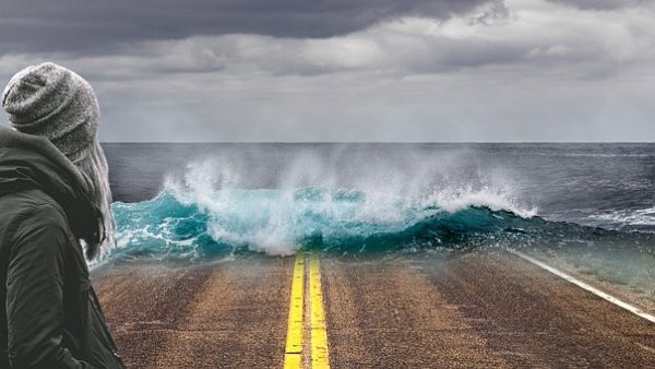 earthquake and sea