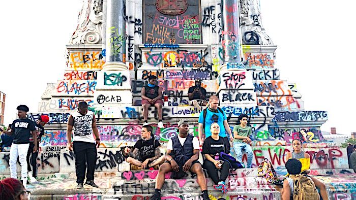 Click to enlarge Defaced monument graffiti
