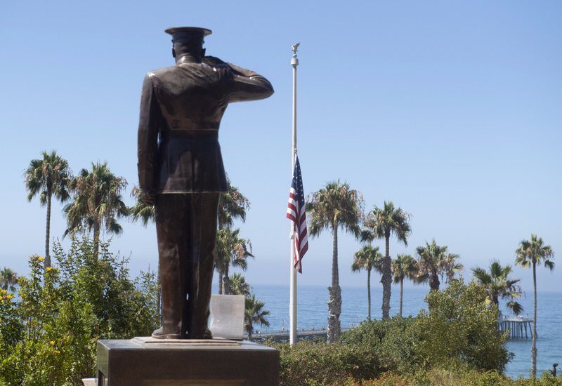 troops statue