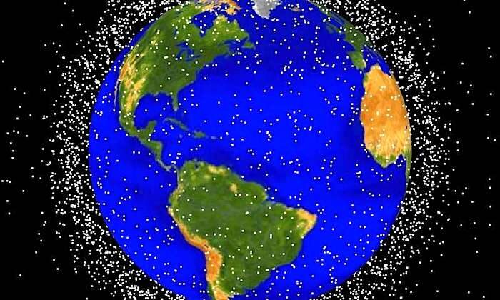 space debris/earth