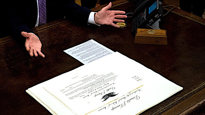 Click to enlarge Trump and peace deal doc