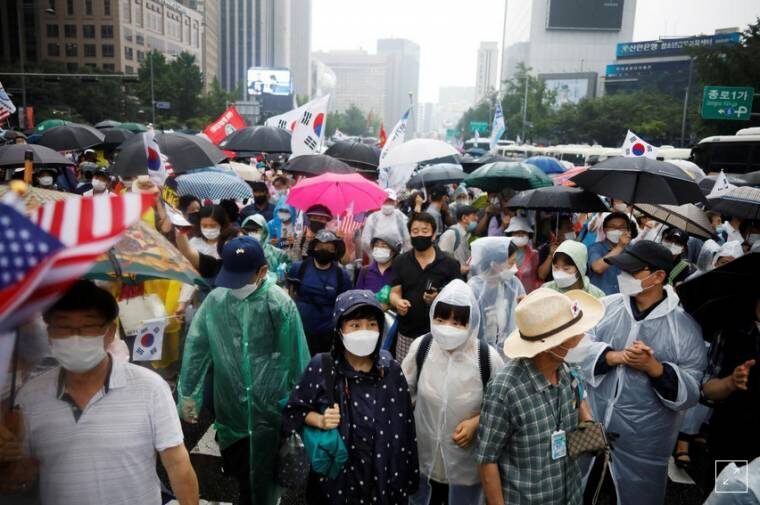 Thousands protest in South Korea against government corruption despite