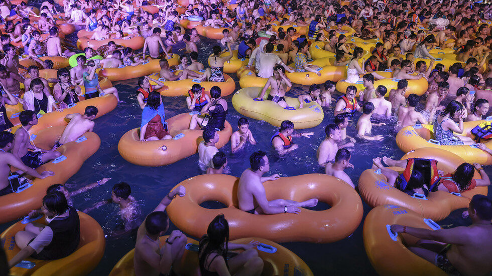 Click to enlarge swimming pool Wuhan