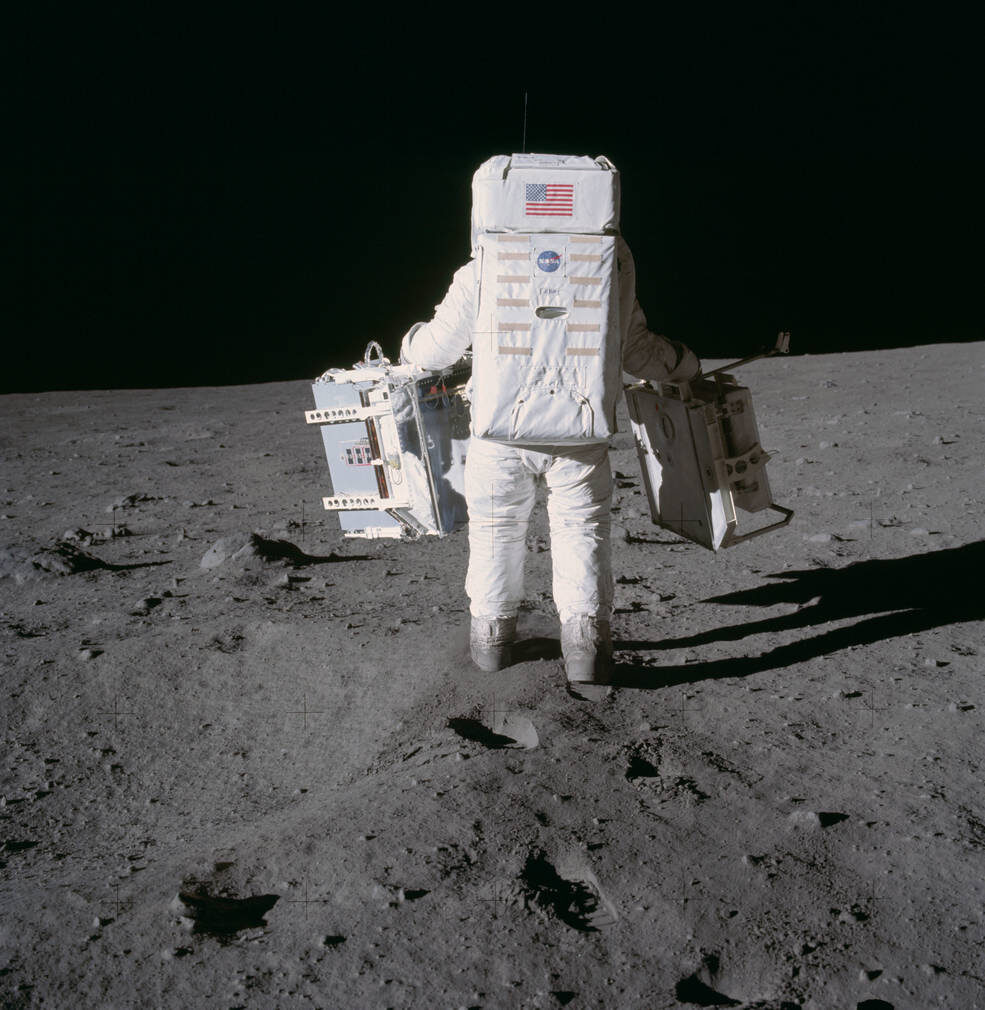 Astronaut on Moon