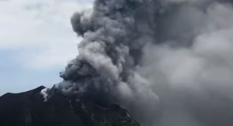 Mount Sinabung erupts again
