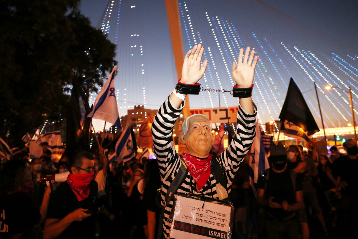 Click to enlarge Netanyahu israel protest