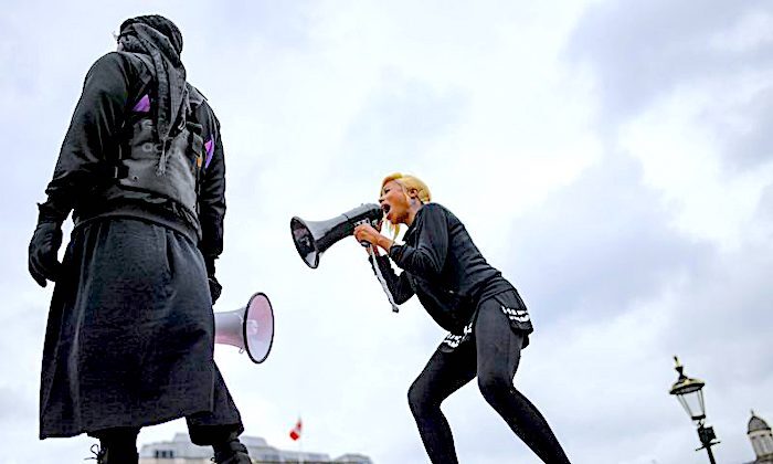 BLM megaphoner